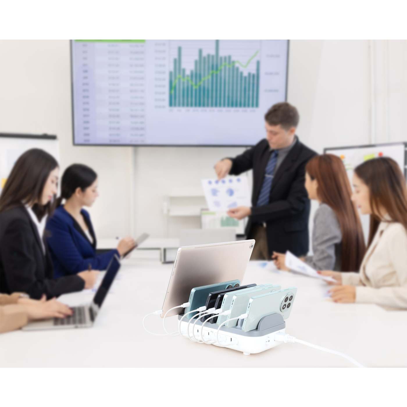 10-Port USB-C Power Delivery Charging Station - 200 W Image 4