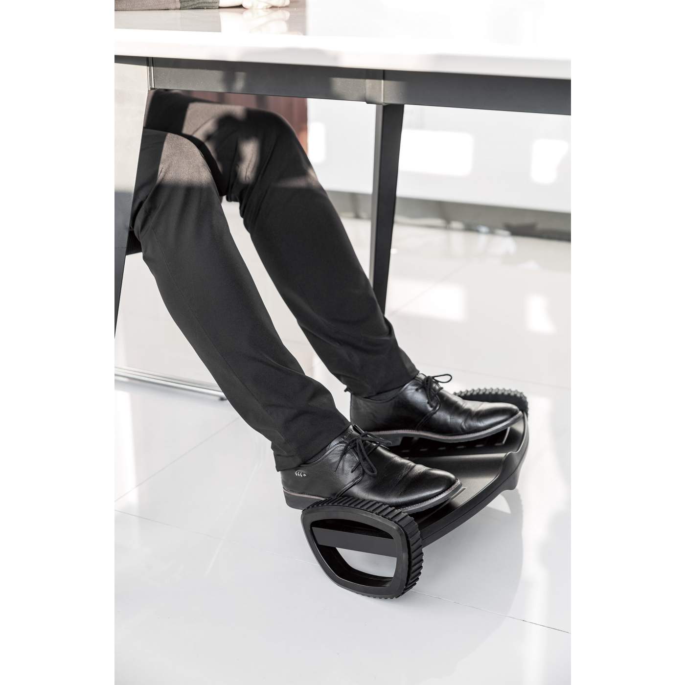 https://manhattanproducts.eu/cdn/shop/products/ergonomic-foot-rocker-462181-14_4780b073-2695-40d4-a7a3-c204ea71779c_1024x1024@2x.jpg?v=1678749836